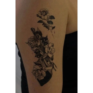 Geçici Silah Ve Çiçek Figürlü Dövme Tattoo
