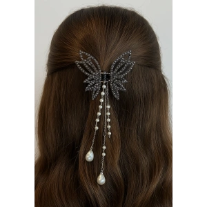 Gri Renk Taş Ve İnci Detaylı Kelebek Figürlü Sallantılı Mandal Toka