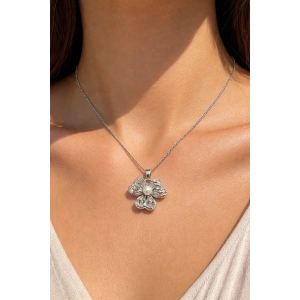 Gümüş Renk Çiçek Figürlü Taş Detaylı Çelik Kolye