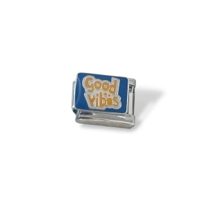 Gümüş Renk Good Vibes Yazılı Çelik Nomination Charm (Tek)