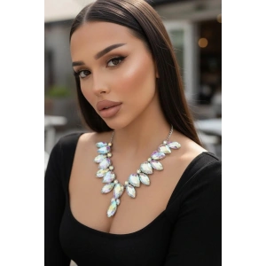 Gümüş Renk Hologram Taş Detaylı Tasarım Abiye Kolye