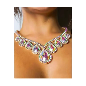 Gümüş Renk Hologram Taş Detaylı Tasarım Kolye