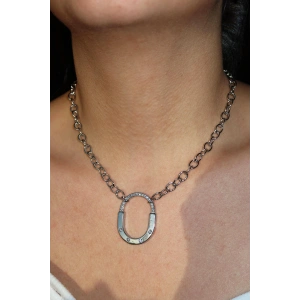 Gümüş Renk Kilit Figürlü Taş Detaylı Çelik Kolye