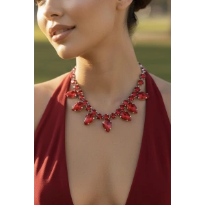 Gümüş Renk Kırmızı Taş Detaylı Tasarım Abiye Kolye