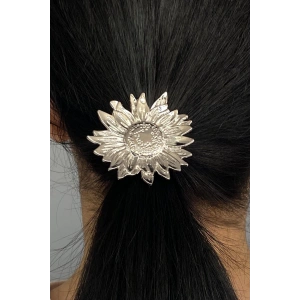 Gümüş Renk Metal Çiçek Figürlü Lastik Toka