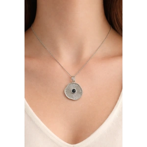 Gümüş Renk Siyah Taş Detaylı Çelik Kolye