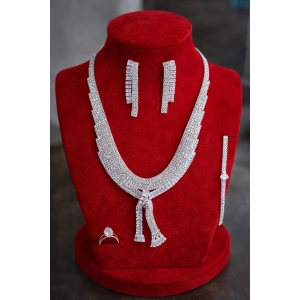 Gümüş Renk Taş Detaylı 4lü Abiye Set