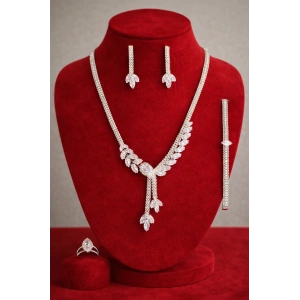 Gümüş Renk Taş Detaylı 4lü Abiye Set