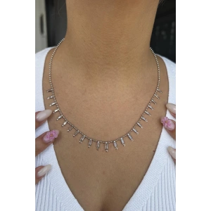 Gümüş Renk Taş Detaylı Kolye