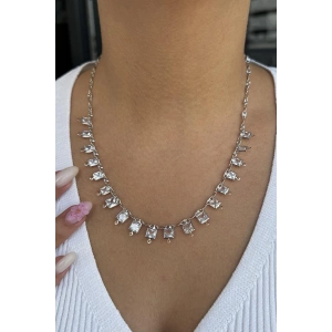 Gümüş Renk Taş Detaylı Kolye