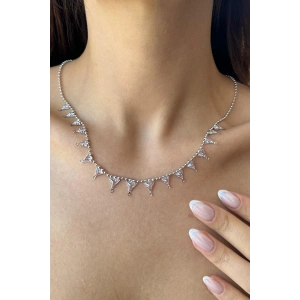 Gümüş Renk Taş Detaylı Kolye