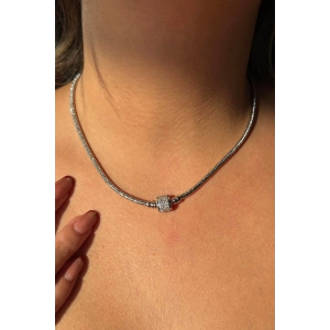 Gümüş Renk Taş Detaylı Kolye