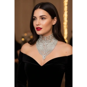 Gümüş Renk Taş Detaylı Tasarım Abiye Kolye