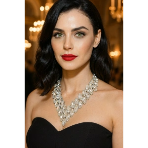 Gümüş Renk Taş Detaylı Tasarım Abiye Kolye