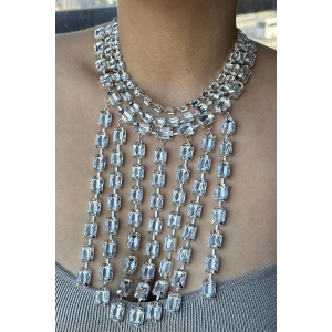 Gümüş Renk Taş Detaylı Tasarım Kolye