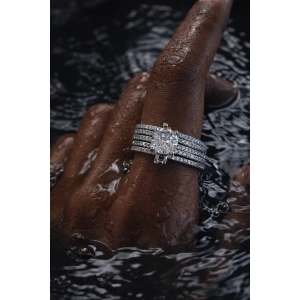 Gümüş Renk Tektaş Detaylı Taşlı Yüzük