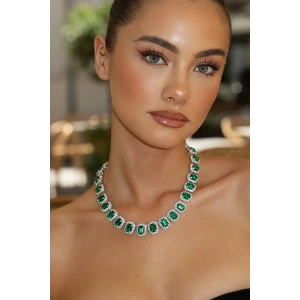 Gümüş Renk Yeşil Taş Detaylı Tasarım Abiye Kolye