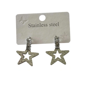 Gümüş Renk Yıldız Figürlü Taş Detaylı Çelik Küpe (Çift)