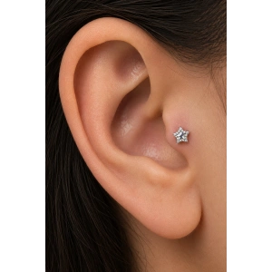 Gümüş  Renk Yıldız Figürlü   Taşlı Cerrahi Çelik Tragus/Kıkırdak Küpe/Piercing (Tek)