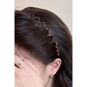 Kahve Renk Tarak Detaylı Taç