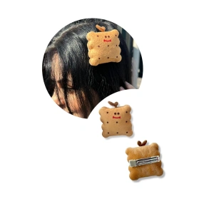 Kahverengi Bisküvi Figürlü Yan Toka