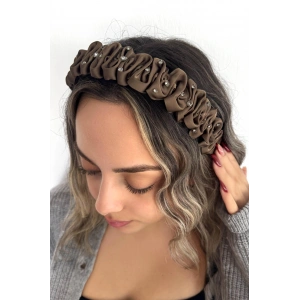 Kahverengi Taş Detaylı Taç