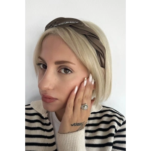 Kahverengi Taş Detaylı Taç