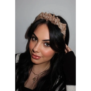 Kahverengi Taş Detaylı Taç