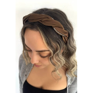 Kahverengi Taş Detaylı Taç