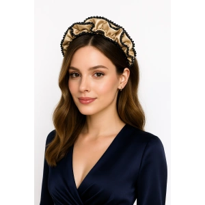 Krem Renk Boncuk Detaylı Taç