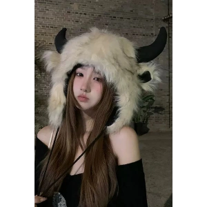 Krem Renk Boynuz Detaylı Peluş Şapka