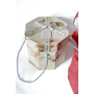 Krem Renk Çiçek Figürlü Kurdele Detaylı Hediye Kutusu