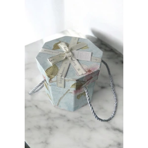 Mavi Renk Çiçek Figürlü Kurdele Detaylı Hediye Kutusu