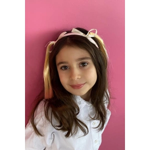 Pembe Renk Saçlı Çocuk Taç