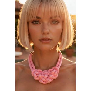 Pembe Renk Tasarım Kolye