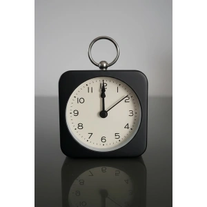 Siyah Renk Dekoratif Işıklı Alarmlı Masa Saati