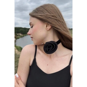 Siyah Renk Gül Detaylı Choker Kolye