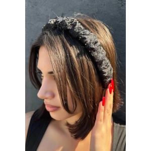 Siyah Renk Taş Detaylı Büzgülü Taç