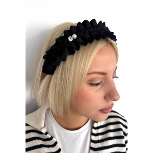 Siyah Renk Taş Detaylı Büzgülü Taç