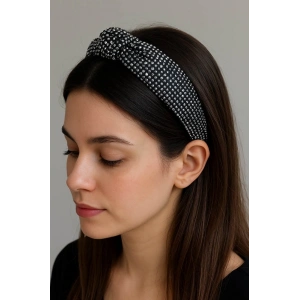 Siyah Renk Taş Detaylı Taç