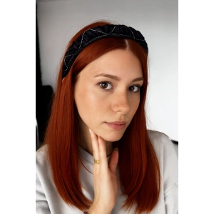 Siyah Renk Taş Detaylı Taç