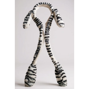 Siyah Ve Beyaz Renk Zebra Desenli Kulakları Oynayan Taç