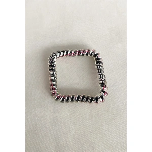 Siyah Renk Pembe Çizgili Helezon Lastik Toka