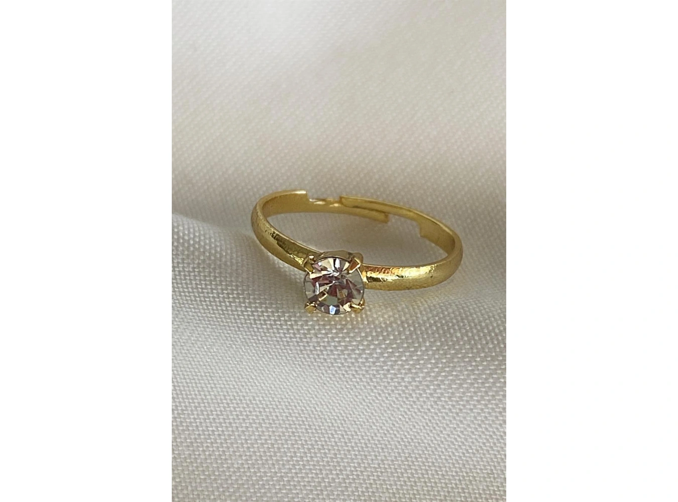 Altın Renk Ayarlanabilir Taş Detaylı Yüzük