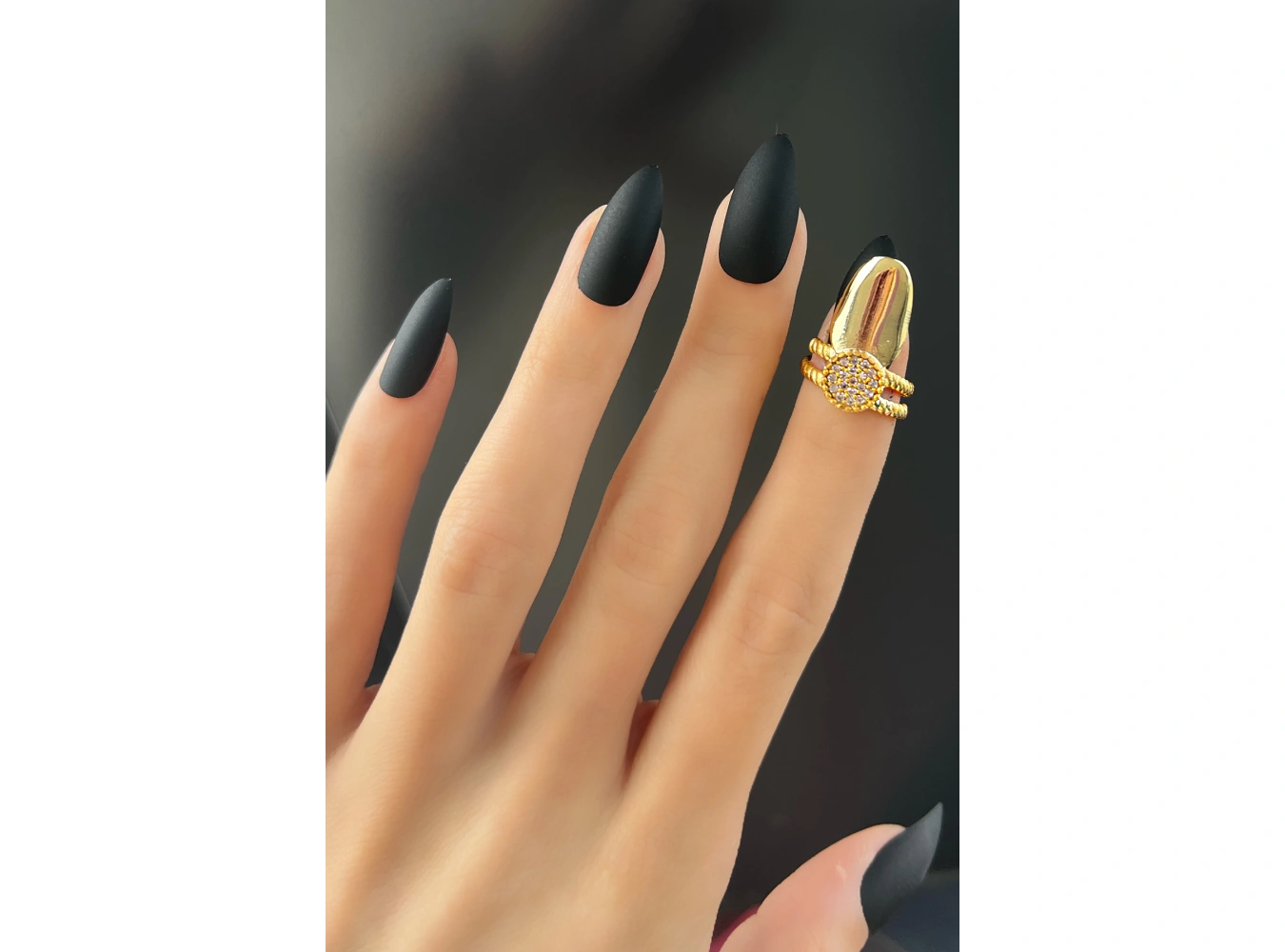 Altın Renk Ayarlanabilir Taşlı Tırnak Yüzük
