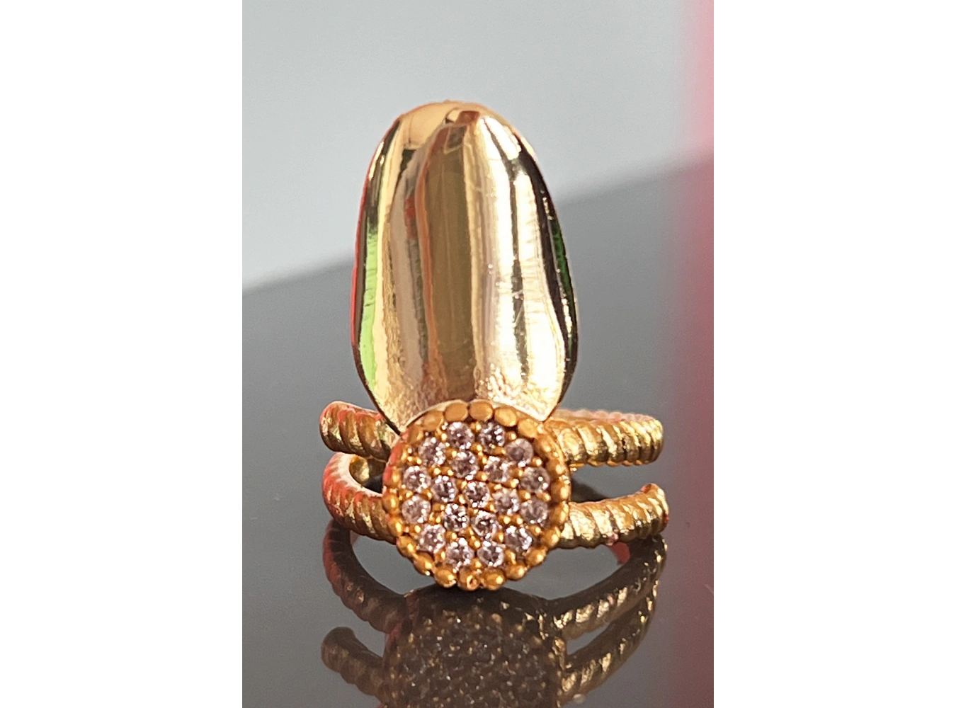 Altın Renk Ayarlanabilir Taşlı Tırnak Yüzük