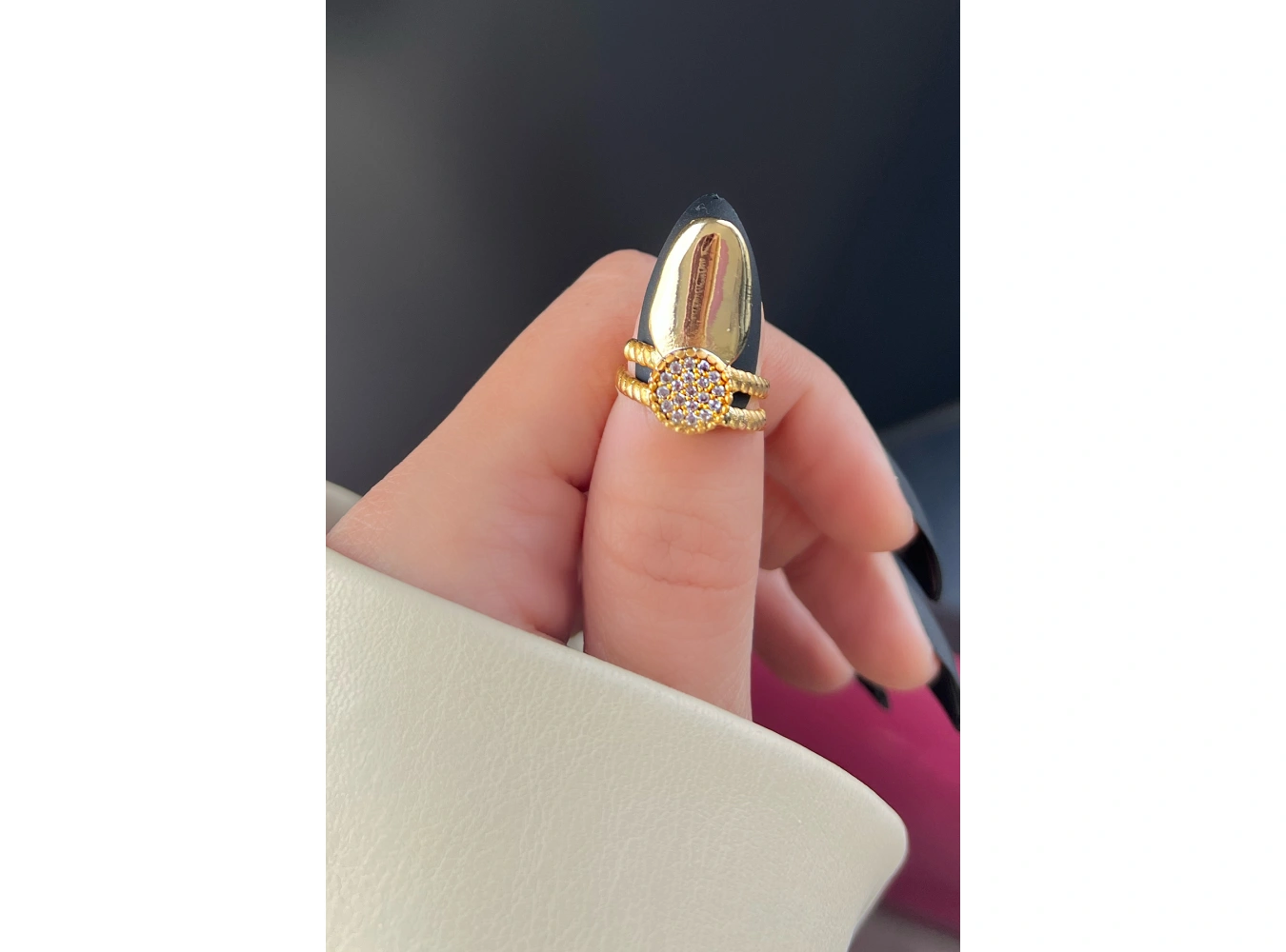 Altın Renk Ayarlanabilir Taşlı Tırnak Yüzük
