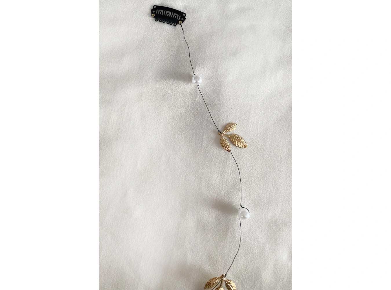 Altın Renk Yaprak Ve İnci Detaylı Çıtçıtlı Saç Aksesuarı