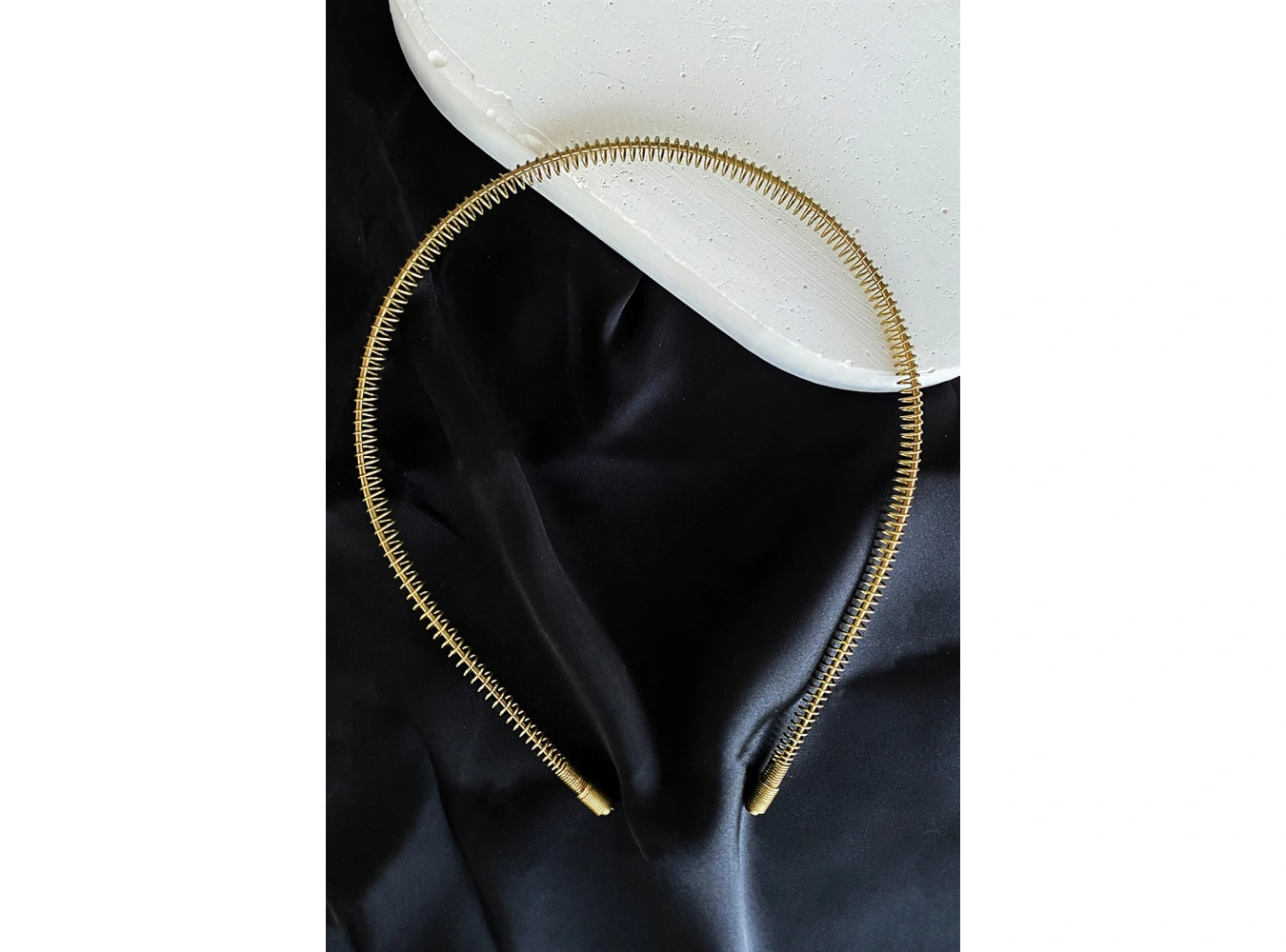 Antik Sarı Renk Metal Taç