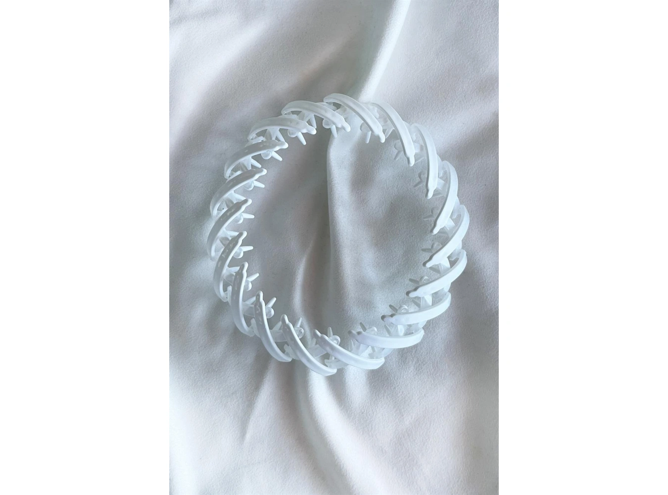 Beyaz Renk Mat Saç Aparatı